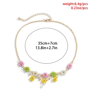 Dettaglio della collana di perline a margherita, peso 6,4g e lunghezza della catena 35cm