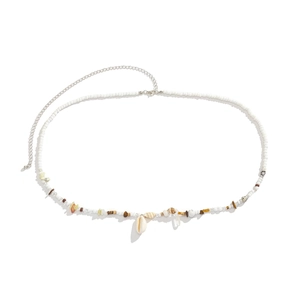 Dettaglio catena corpo boho con perline multistrato e chiusura in metallo regolabile