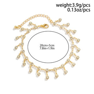 Detail of a gold rhinestone tassel anklet with dimensions 20cm+5cm and lobster clasp