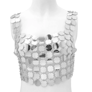 Détail de la chaîne de corps argentée à paillettes avec disques métalliques ronds