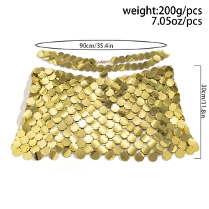 Détail de la chaîne de corps à paillettes dorées indiquant 30cm hauteur et 90cm taille
