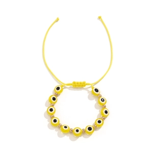 Détail du bracelet en perles Evil Eye jaunes avec séparateurs dorés réglables