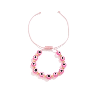 Détail du bracelet en perles œil grec rose avec espaceurs dorés et cordon ajustable