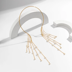 Gouden choker met lange franje kwastjes en elegante imitatieparel hangers