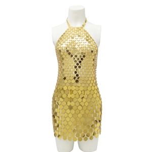 Mini abito sexy con paillettes dorate e scollo all'americana con piastre metalliche