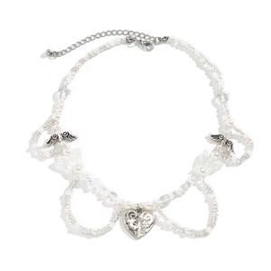 Collar chic de perlas multicapa con mariposa y colgante de corazón hueco plateado