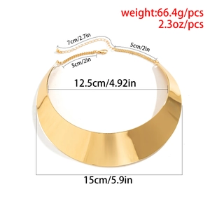 Detaillierte Größentabelle eines polierten Gold-Chokers mit Maßen und Spiegelglanz