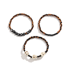 Set de 3 pulseras elásticas de Halloween con calaveras y cuentas de letras Witchy AF