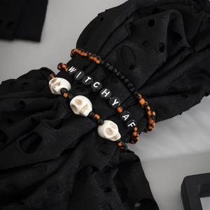 Conjunto de pulseras de cuentas góticas con calaveras y letras de Witchy AF