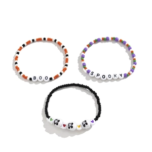 Set di 3 braccialetti di Halloween con perline, ciondoli BOO, SPOOKY e motivi a teschio