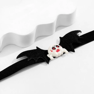 Choker di Halloween gotico con ali di pipistrello nere e dettaglio teschio fantasma