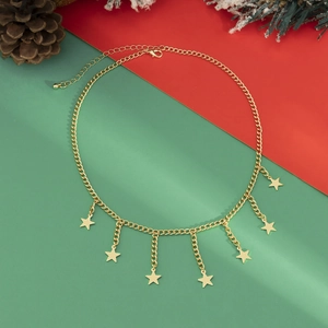 Gouden kerststijl choker ketting met zeven sterhangers op een feestelijke achtergrond