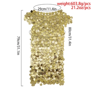 Dettagli dell'abito a catena con paillettes dorate con misure precise di peso e taglia