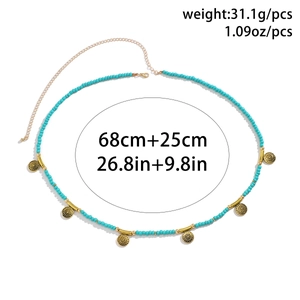Detail der Türkis-Perlen Taillenkette mit Goldmünzen und Größenangaben im Fokus