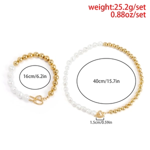 Détail de la parure en perles et billes dorées avec dimensions du collier et bracelet