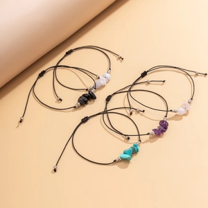Set de cinco pulseras bohemias trenzadas con piedras naturales y cuentas plateadas