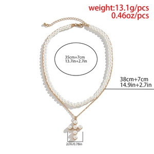 Collier de perles à deux rangs avec pendentif croix et détails de dimensions