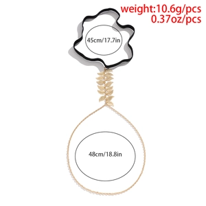 Detailed view of elastic thigh chain with golden leaf charms and precise measurements