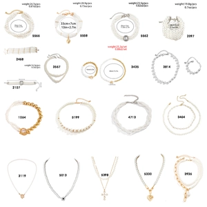 Ensemble de colliers de perles de style français avec pendentifs coeur et chaînes