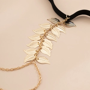 Detail of golden metal leaves and black elastic band on this sexy thigh chain jewelry