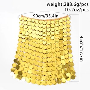 Detailansicht der handgefertigten goldenen Pailletten-Körperkette mit Metallscheiben