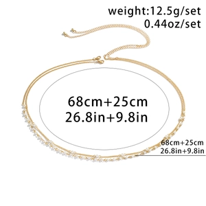 Chaîne de taille dorée minimaliste avec perles et détails de mesure de longueur