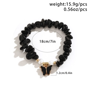 Dettaglio del bracciale a farfalla in pietra nera con lunghezza di 18cm e pendente