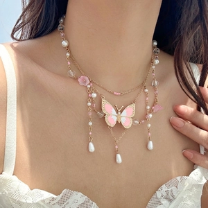 Y2K mehrlagige Schmetterling-Perlenkette mit rosa Emaille und goldener Gliederkette