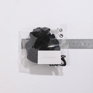 Detailed measurement of a 12cm black fabric rose choker with fashion jewelry card