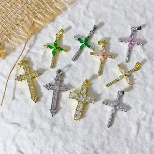 Squisito Ciondolo a Croce in Rame Placcato Oro Con Zirconia Collana DIY Ciondolo Religioso Pietra Marquise Accessorio Gioielli da Donna