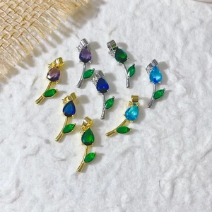 Exquis Pendentif Fleur De Tulipe En Cuivre Plaqué Or Avec Zircon Coloré Seulement Sans Chaîne Accessoire Bijoux DIY