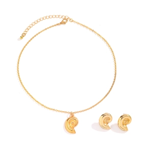 Golden starfish and conch beach jewelry set featuring necklace and matching earrings