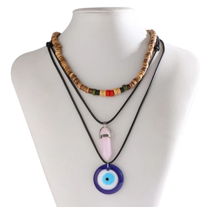 Dreinlagige Boho-Halskette mit blauem bösen Blick, rosa Kristall und Holzperlen
