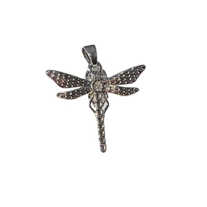 Zilveren libelle hanger met fonkelende zirkonia pavé en stevige ophanglus voor sieraden