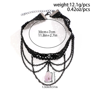 Choker gothique en dentelle noire avec pendentif en cristal violet et chaînes fines