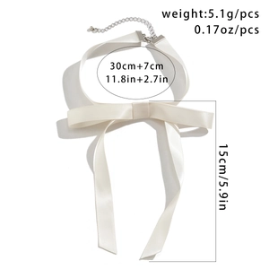 Detaillierte Maße des cremefarbenen Satin-Chokers mit 30cm Länge und 7cm Verlängerung
