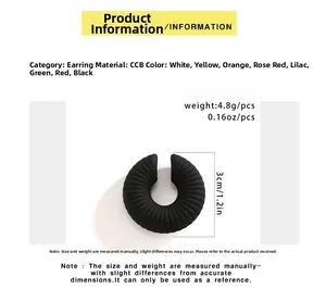 Dettaglio dell'orecchino a clip a spirale nero in CCB da 3cm con specifiche tecniche