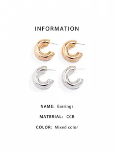 Makroansicht klobiger C-Form-Ohrringe in poliertem Gold- und Silber-CCB-Finish