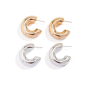 Detailansicht klobiger C-Form Creolen in poliertem Gold und Silber aus robustem Metall