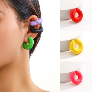 Orecchini a Clip a Forma di C a Costine Minimalisti per Donna Senza Piercing a Spirale a Righe Colorati Galvanizzati