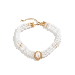 Collana choker a tre strati di perle con ciondolo ovale di strass e catena oro