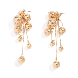 Boucles d'oreilles pendantes à pompons de perles dorées avec sphères métalliques étagées