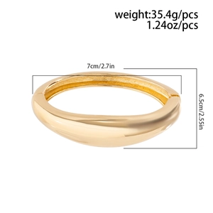 Bracciale a goccia in oro lucido con diametro interno 7x6,5 cm e peso di 35,4 g