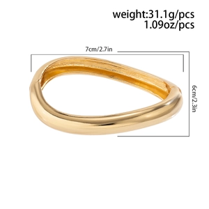Detailed view of polished gold metal bangle with dimensions 7cm x 6cm and 31.1g weight