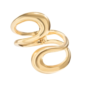 Détail d'un bracelet jonc double couche doré asymétrique avec fermoir à charnière