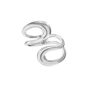 Vue détaillée de la bague torsadée en argent avec finition polie et design ajustable