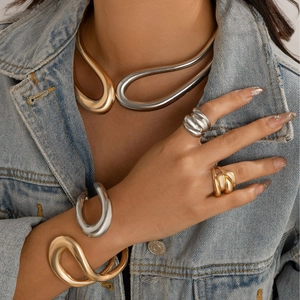 Collier Ras du Cou à Double Couche Torsadé en Alliage Tendance Bijoux Plaqué Or Argent Minimaliste pour Femme Style Punk