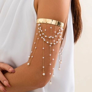 Boho χρυσό περιβραχιόνιο με αλυσίδες με φούντες και λευκά μαργαριτάρια για γυναίκες