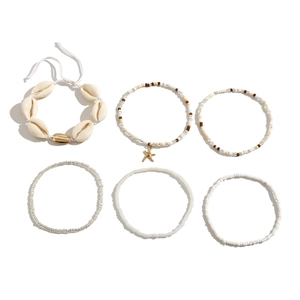 Detailoverzicht van 6-delige bohemien schelpen armbandenset met zeester en kralen