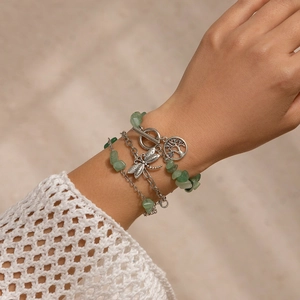 Mehrlagiges Boho-Armband-Set mit grünen Steinen, Libelle und Lebensbaum-Anhängern